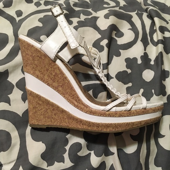 Pulse Shoes - White pulse wedges